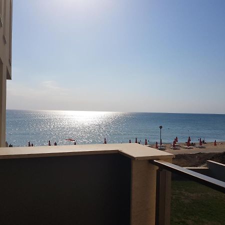 Dolphin Beach Apart Obzor Bagian luar foto