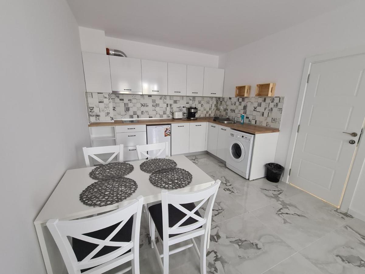 Dolphin Beach Apart Obzor Bagian luar foto