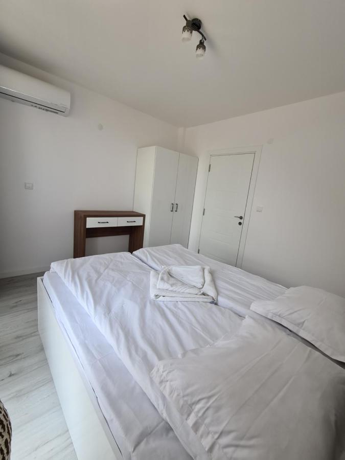 Dolphin Beach Apart Obzor Bagian luar foto