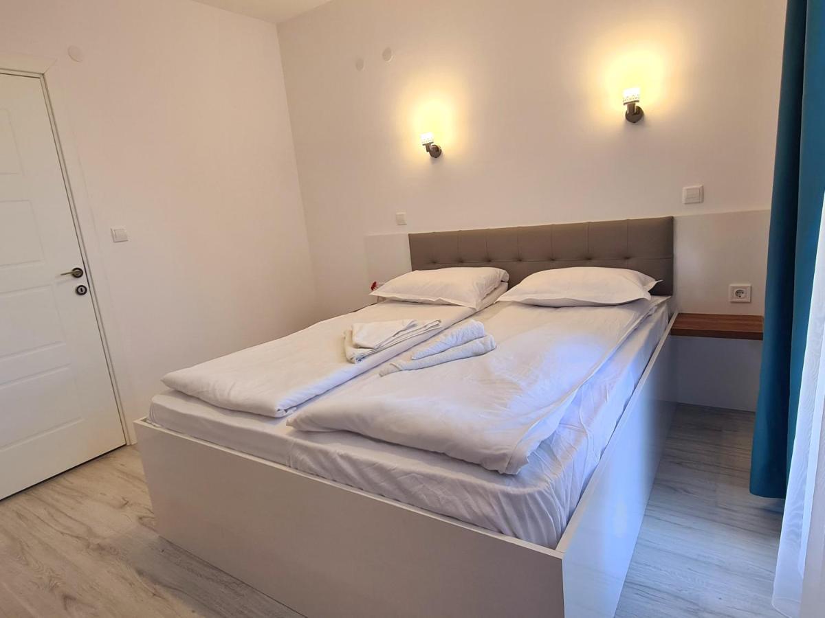 Dolphin Beach Apart Obzor Bagian luar foto